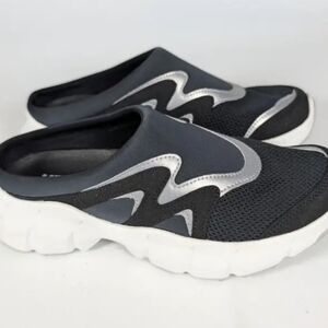 Merrell | Black & Silver Slip Ons